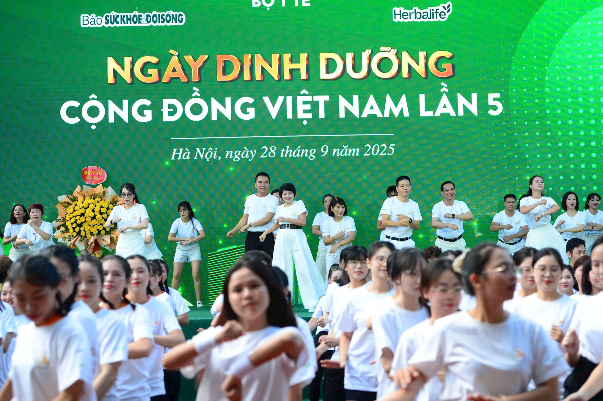 Sôi động 'Ngày Dinh dưỡng cộng đồng Việt Nam' Lần 6 với hàng nghìn người tham gia- Ảnh 2.