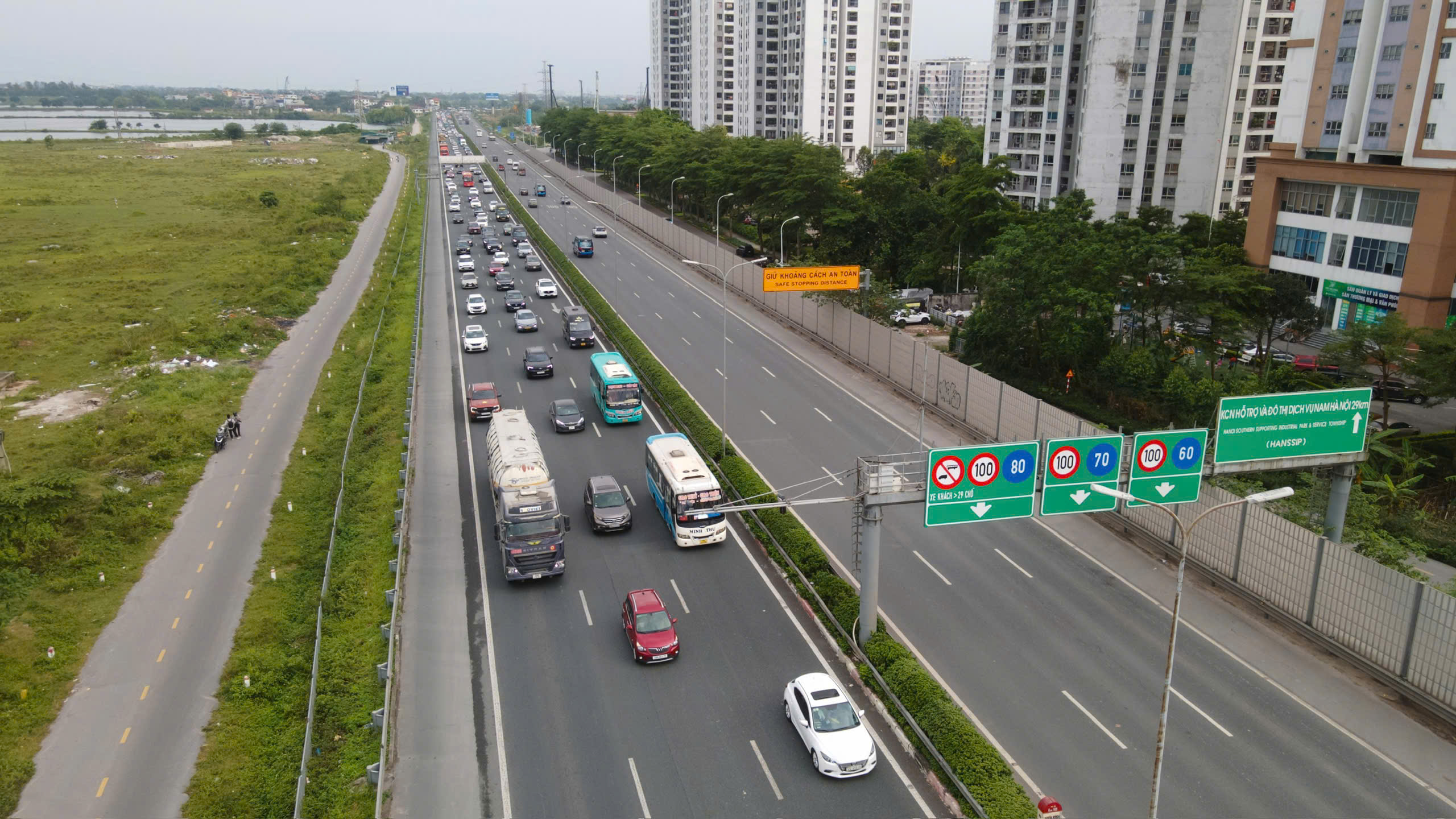 Chiều cuối nghỉ lễ 30/4, giao thông cửa ngõ Hà Nội thế nào?- Ảnh 8.