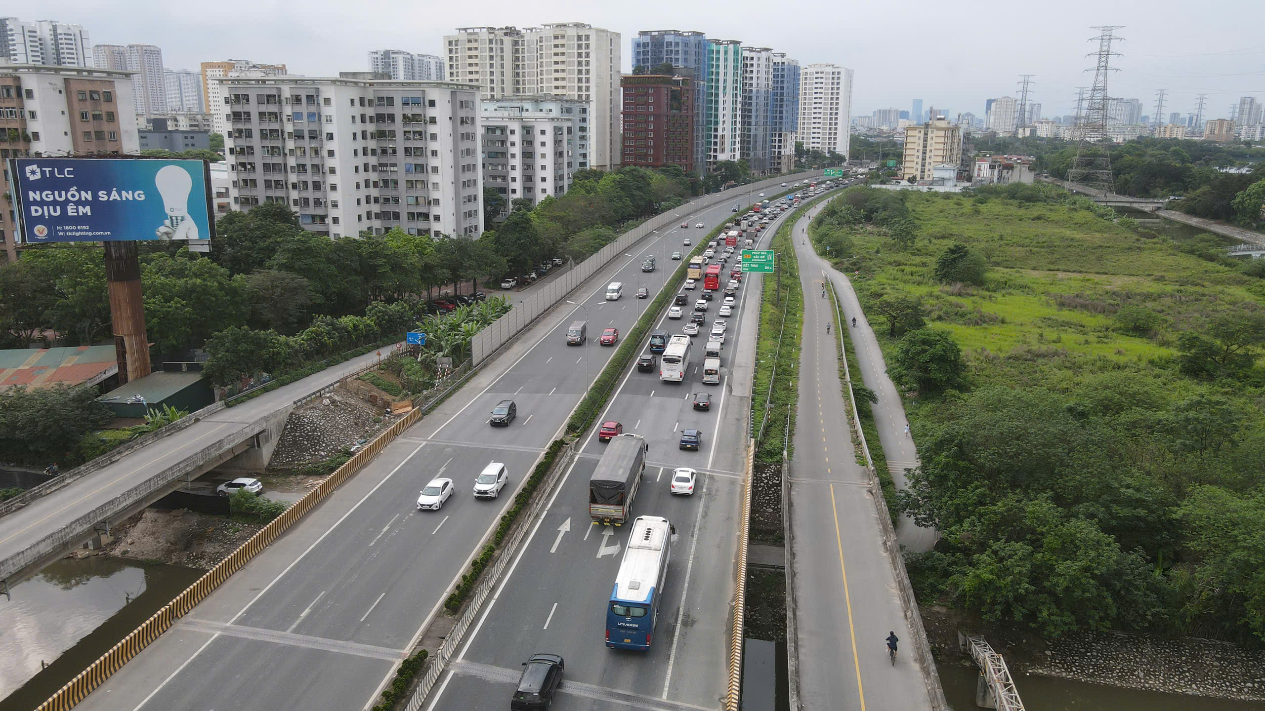 Chiều cuối nghỉ lễ 30/4, giao thông cửa ngõ Hà Nội thế nào?- Ảnh 9.