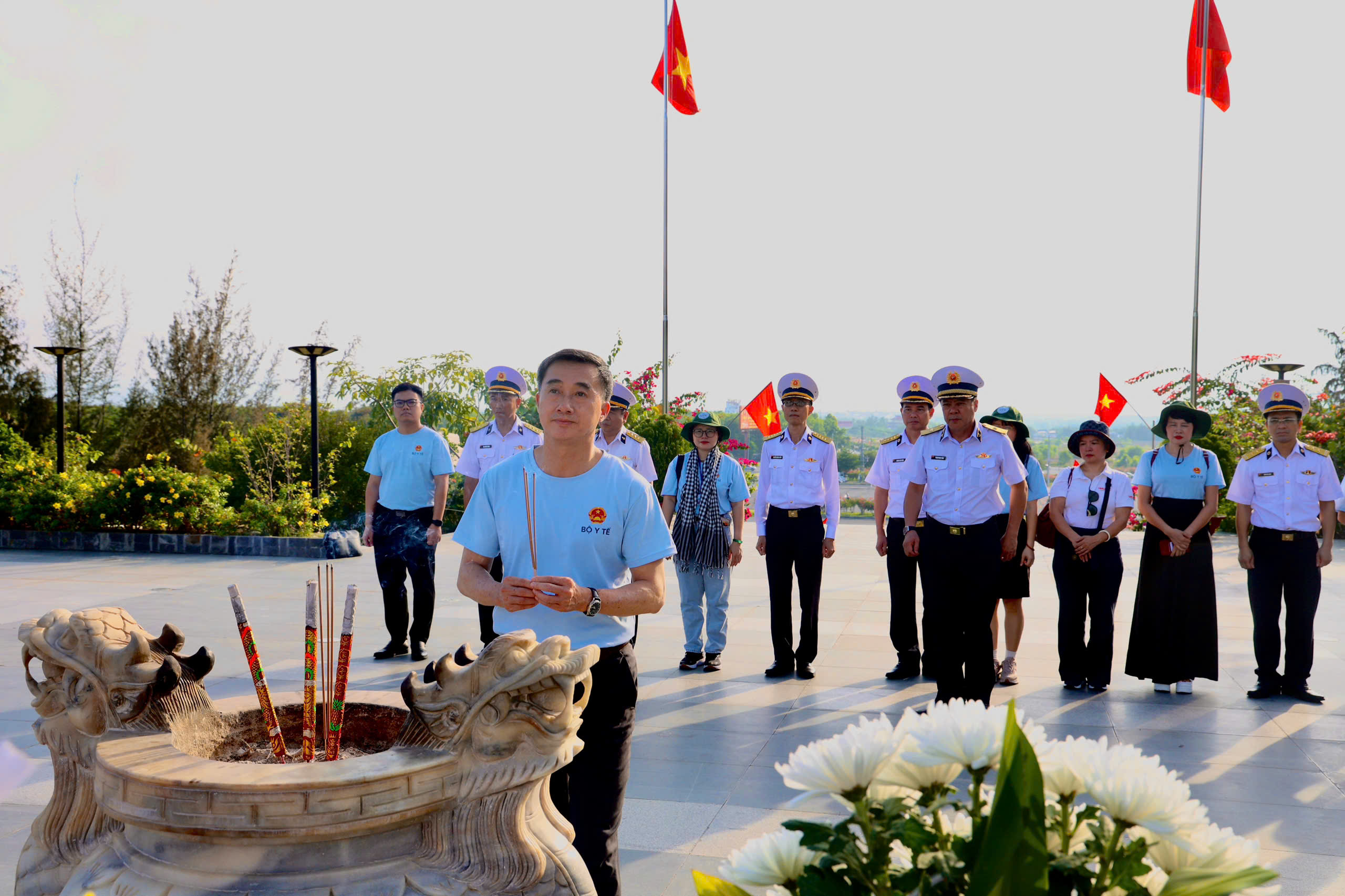Đoàn Đại biểu Bộ Y tế sẵn sàng lên đường thăm cán bộ, chiến sĩ, nhân dân Trường Sa và nhà giàn DK1- Ảnh 2. Đoàn Đại biểu Bộ Y tế sẵn sàng lên đường thăm cán bộ, chiến sĩ, nhân dân Trường Sa và nhà giàn DK1- Ảnh 2.