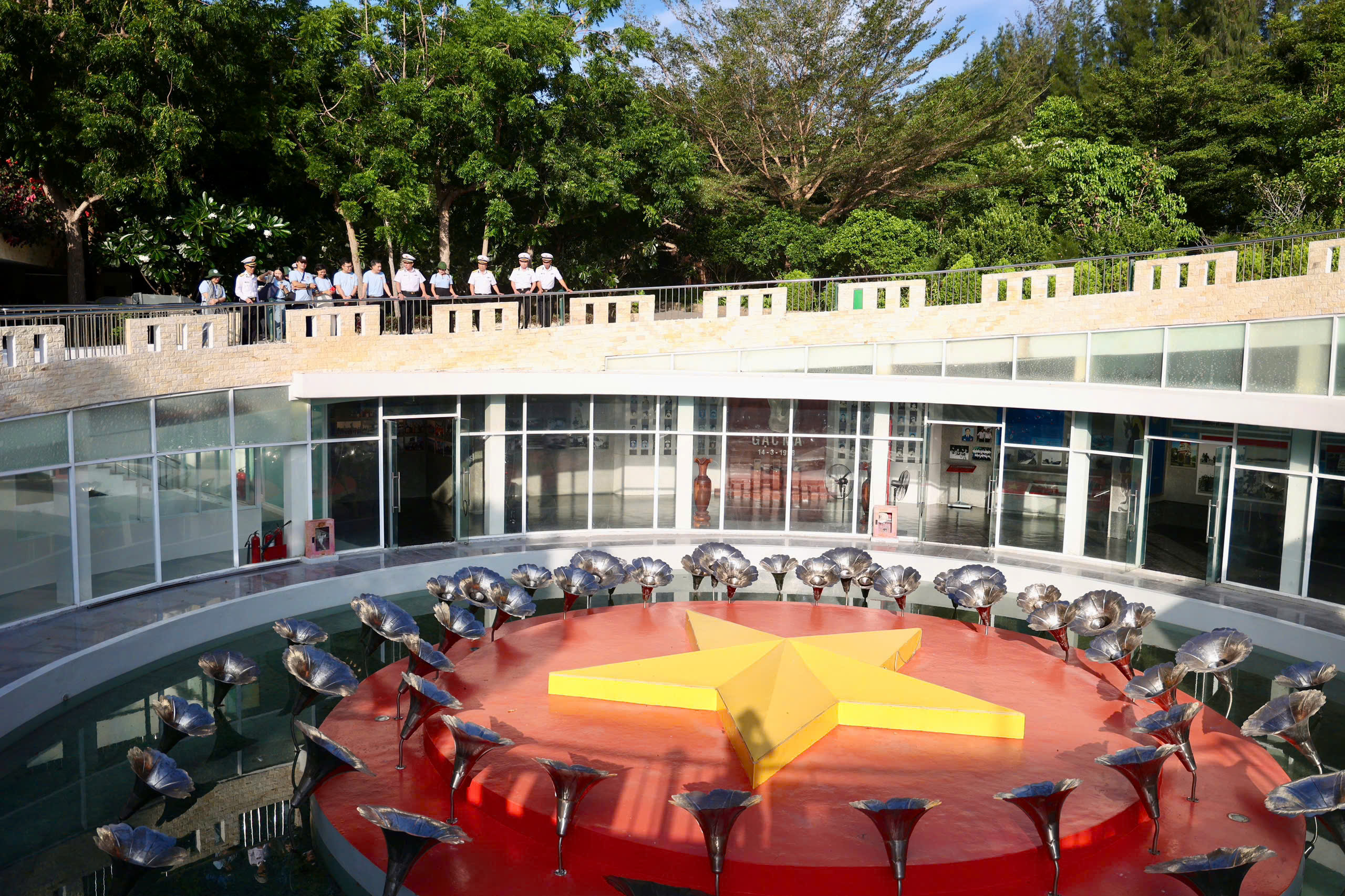 Đoàn Đại biểu Bộ Y tế sẵn sàng lên đường thăm cán bộ, chiến sĩ, nhân dân Trường Sa và nhà giàn DK1- Ảnh 13. Đoàn Đại biểu Bộ Y tế sẵn sàng lên đường thăm cán bộ, chiến sĩ, nhân dân Trường Sa và nhà giàn DK1- Ảnh 13.