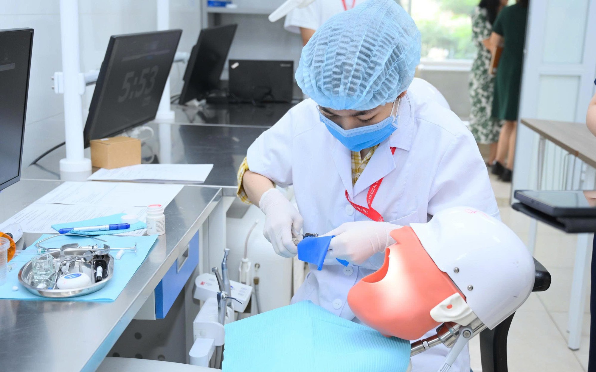 Đào tạo y khoa đặc thù và yêu cầu nhất quán trong logic tuyển sinh- Ảnh 1.