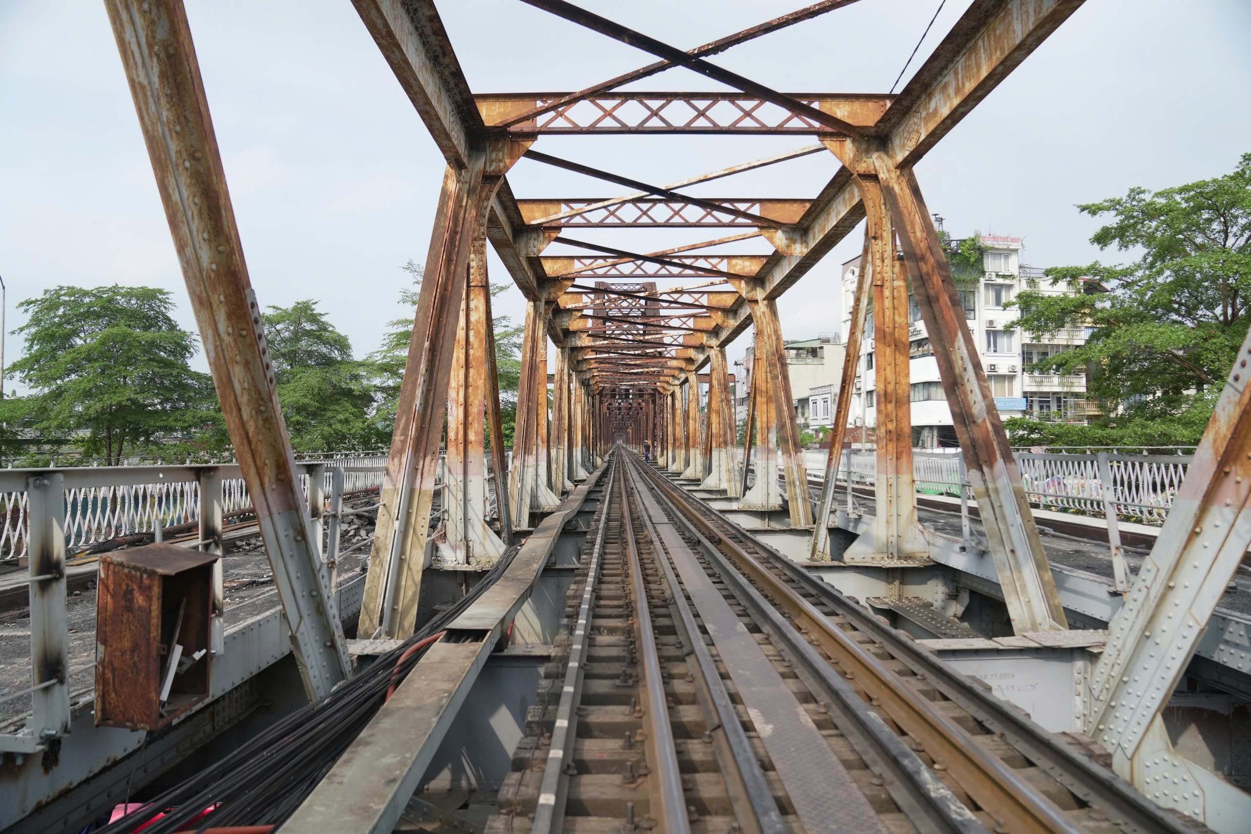 Sau hơn 30 ngày thi công, diện mạo cầu Long Biên hiện ra sao?- Ảnh 3.
