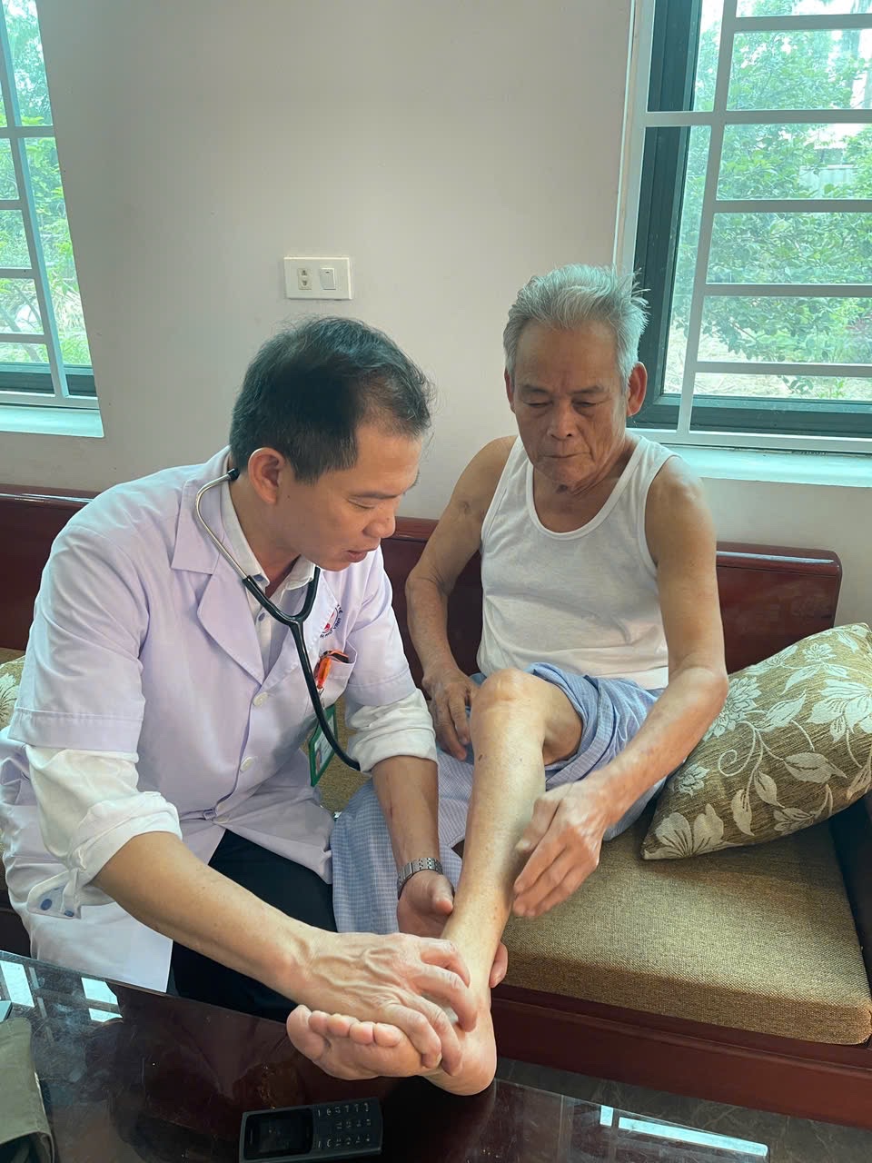 Đưa y tế đến gần dân, phát hiện sớm hàng nghìn trường hợp có
nguy cơ sức khoẻ - Ảnh 5. Đưa y tế đến gần dân, phát hiện sớm hàng nghìn trường hợp có
nguy cơ sức khoẻ - Ảnh 5.