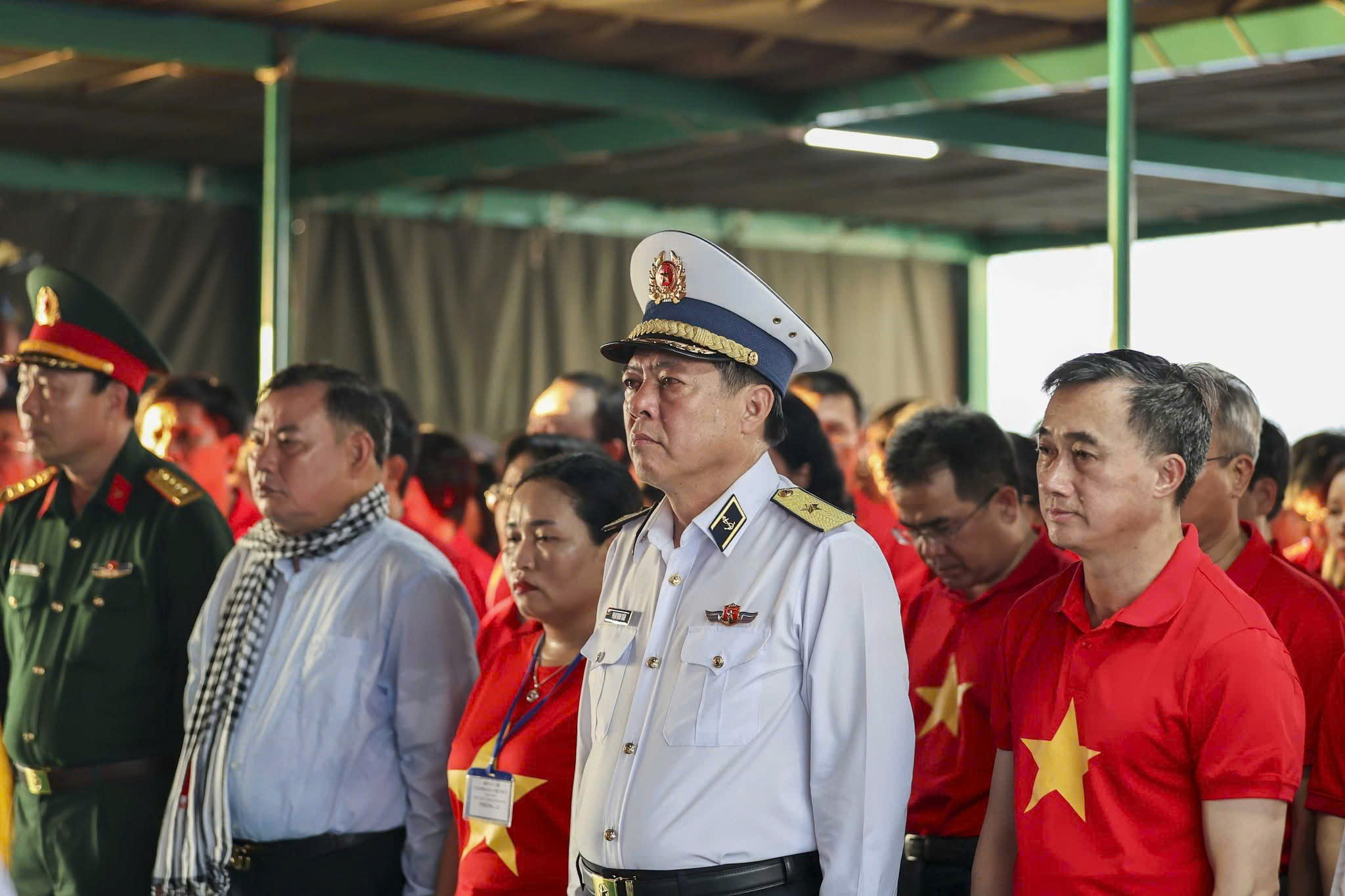 Thứ trưởng Trần Văn Thuấn: Sự cống hiến của cán bộ y tế ở Trường Sa là nguồn nội lực mạnh mẽ để phát triển hệ thống y tế biển đảo- Ảnh 1. Thứ trưởng Trần Văn Thuấn: Sự cống hiến của cán bộ y tế ở Trường Sa là nguồn nội lực mạnh mẽ để phát triển hệ thống y tế biển đảo- Ảnh 1.