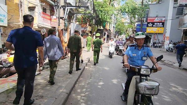 Ra quân duy trì trật tự đô thị: Đường thông hè thoáng, người dân tự giác chấp hành- Ảnh 2. Ra quân duy trì trật tự đô thị: Đường thông hè thoáng, người dân tự giác chấp hành- Ảnh 2.