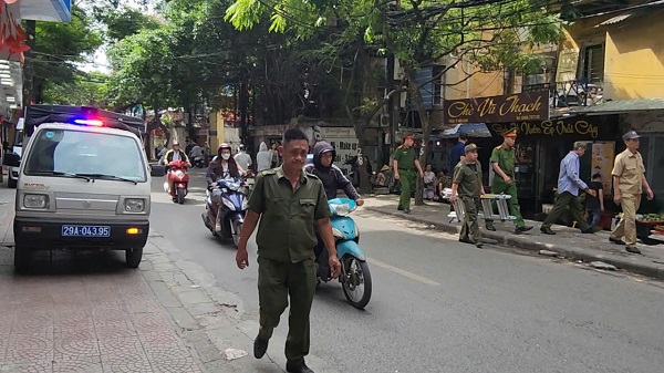 Ra quân duy trì trật tự đô thị: Đường thông hè thoáng, người dân tự giác chấp hành- Ảnh 1. Ra quân duy trì trật tự đô thị: Đường thông hè thoáng, người dân tự giác chấp hành- Ảnh 1.