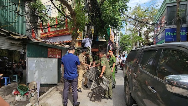 Ra quân duy trì trật tự đô thị: Đường thông hè thoáng, người dân tự giác chấp hành- Ảnh 9. Ra quân duy trì trật tự đô thị: Đường thông hè thoáng, người dân tự giác chấp hành- Ảnh 9.