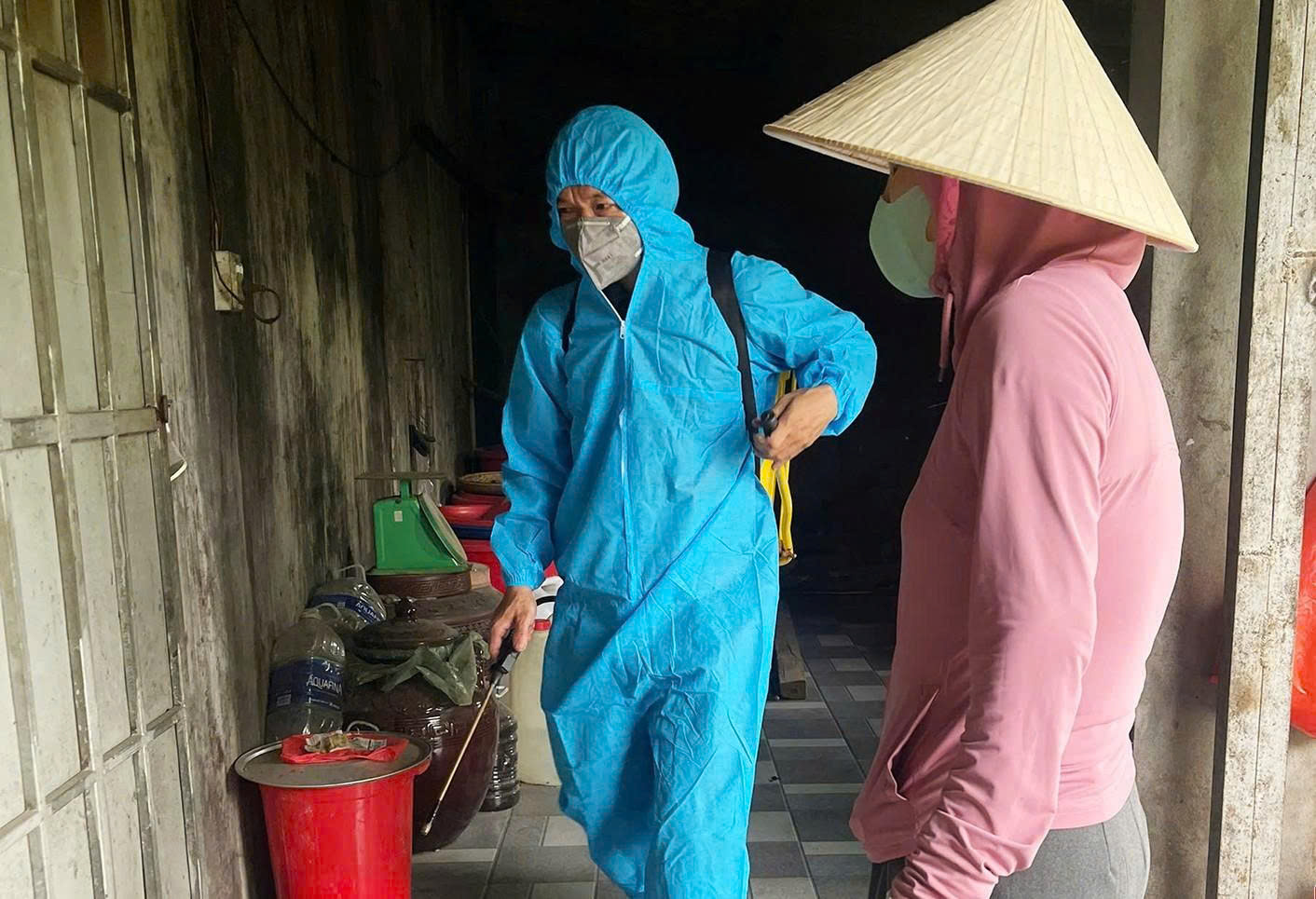 Thời tiết diễn biến phức tạp, Hà Tĩnh chủ động ngăn dịch sốt xuất huyết- Ảnh 2. Thời tiết diễn biến phức tạp, Hà Tĩnh chủ động ngăn dịch sốt xuất huyết- Ảnh 2.