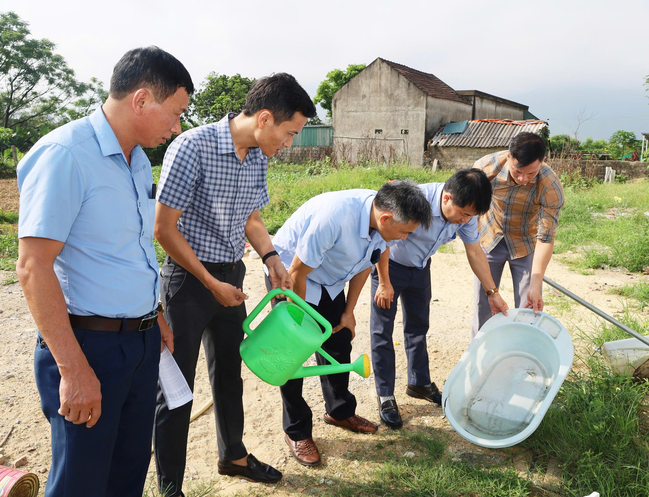 Thời tiết diễn biến phức tạp, Hà Tĩnh chủ động ngăn dịch sốt xuất huyết- Ảnh 1. Thời tiết diễn biến phức tạp, Hà Tĩnh chủ động ngăn dịch sốt xuất huyết- Ảnh 1.