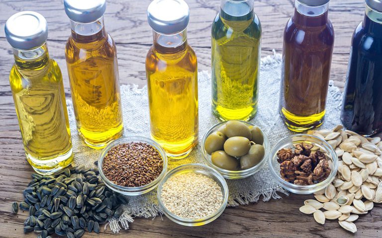 Chuyên gia chỉ ra 6 sai lầm phổ biến khi dùng dầu ăn- Ảnh 5. Sự thật ít người biết về ưu, nhược điểm của các loại dầu ăn phổ biến