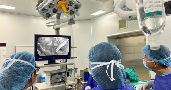 Vinmec xử lý thành công khối lạc nội mạc tử cung áp xe, chèn ép thận ở nữ bệnh nhân Gen Z