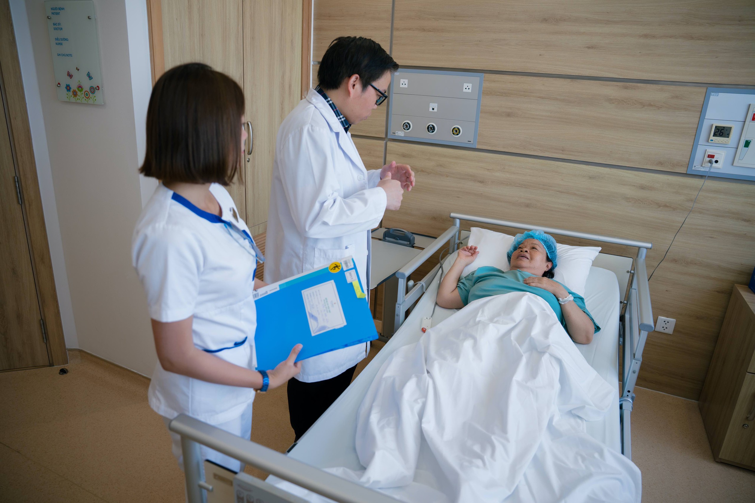 Vinmec Nha Trang trả lại 2 cm chân bị lệch cho nữ du khách Nga nhờ kỹ thuật thay khớp háng được 'may đo' bằng công nghệ in 3D- Ảnh 2.