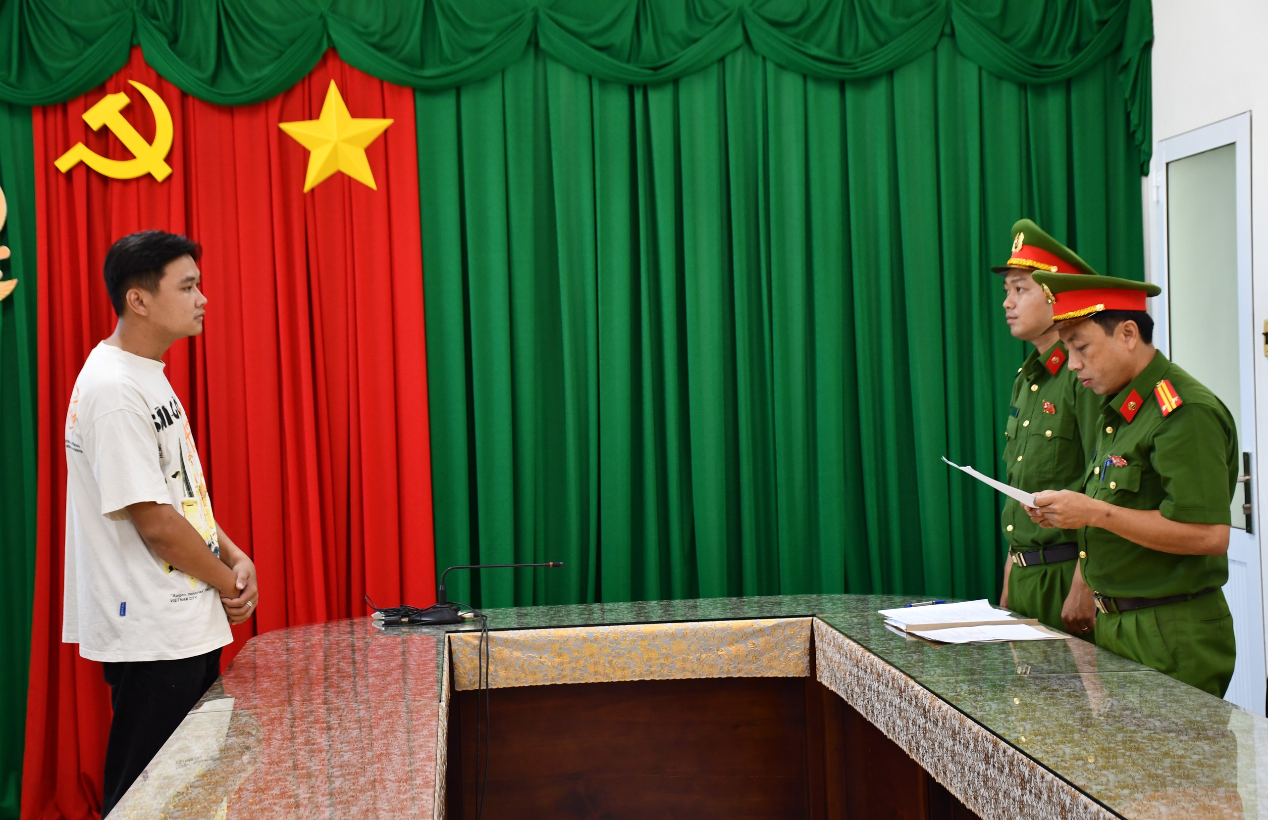 Khởi tố Lê Quốc Khang gây tai nạn khiến người phụ nữ bán vé số tử vong- Ảnh 1. Khởi tố Lê Quốc Khang gây tai nạn khiến người phụ nữ bán vé số tử vong- Ảnh 1.