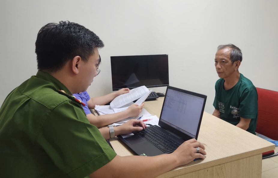 Ông Nguyễn Tiến Nam bị bắt để điều tra lừa đảo gần 100 tỷ: Người bệnh có đòi lại được tiền?- Ảnh 2. Ông Nguyễn Tiến Nam bị bắt để điều tra lừa đảo gần 100 tỷ: Người bệnh có đòi lại được tiền?- Ảnh 2.