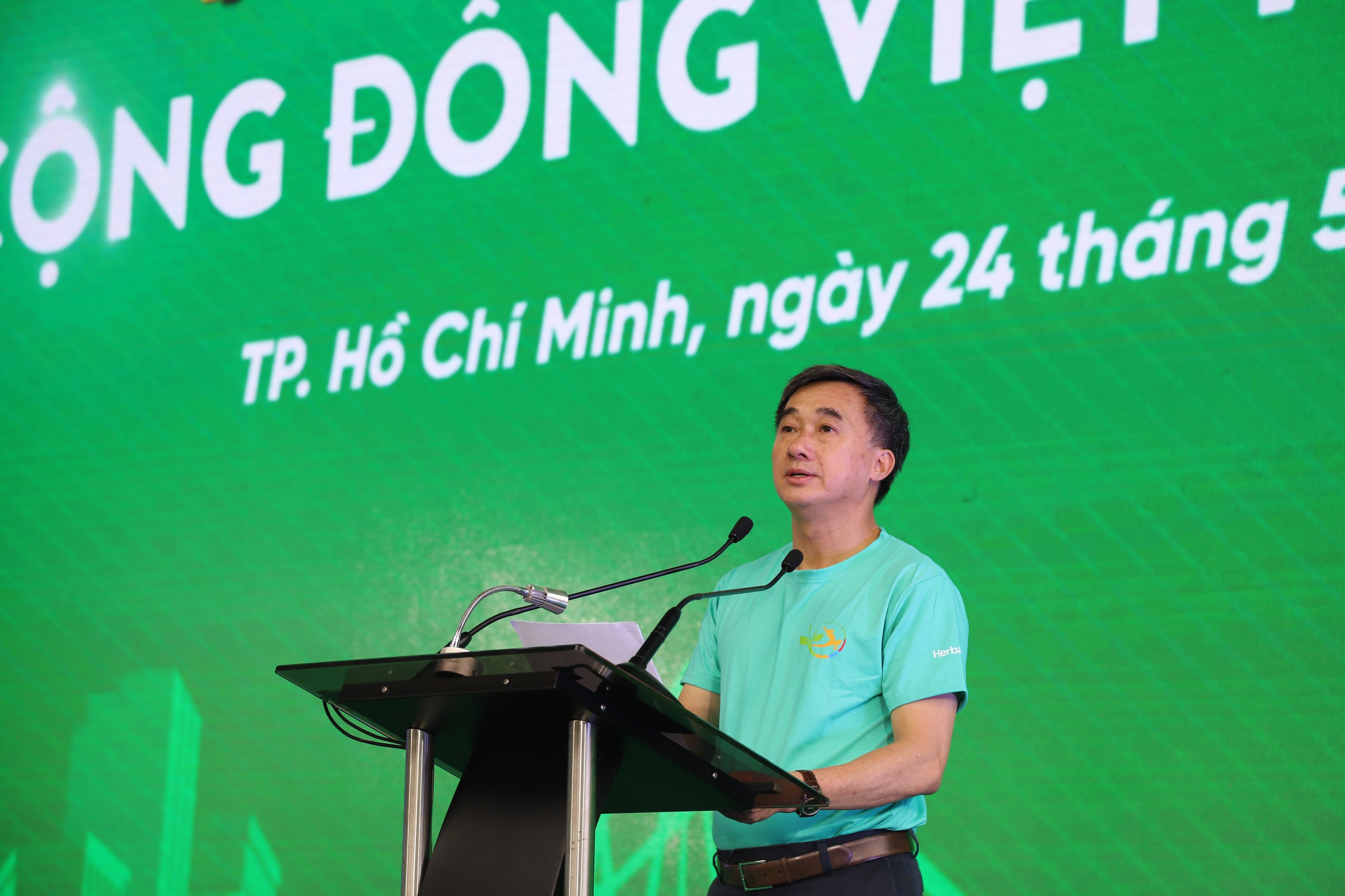 Thứ trưởng Bộ Y tế Trần Văn Thuấn: Phòng bệnh ngay từ mâm cơm, giấc ngủ- Ảnh 1. Thứ trưởng Bộ Y tế Trần Văn Thuấn: Phòng bệnh ngay từ mâm cơm, giấc ngủ- Ảnh 1.