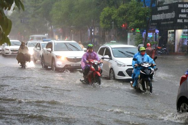 Mưa dông nhiều khu vực trên cả nước trước khi bước vào đợt nắng nóng dài ngày- Ảnh 1.
