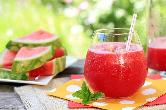 3 loại nước uống giải nhiệt, bù nước cực tốt nên dùng khi nắng nóng- Ảnh 1. 3 loại nước uống giải nhiệt, bù nước cực tốt nên dùng khi nắng nóng- Ảnh 1.