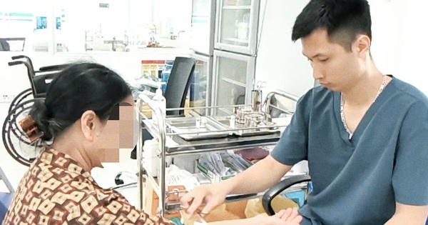 Mèo con cắn chủ rồi chết, chủ nuôi mới chịu đi tiêm phòng dại