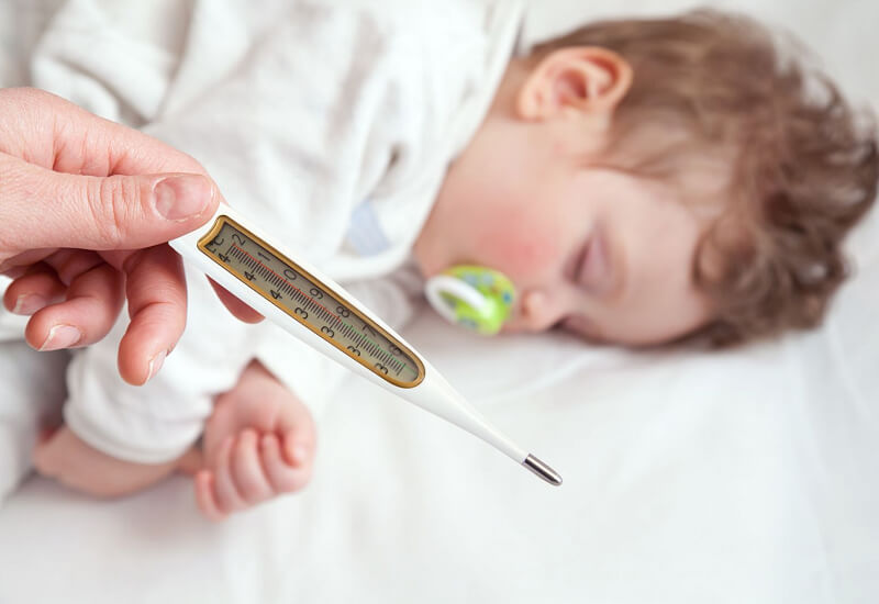 Mùa hè cảnh giác với sốt virus ở trẻ em- Ảnh 1. Mùa hè cảnh giác với sốt virus ở trẻ em- Ảnh 1.