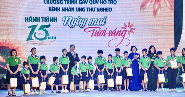 Phó Thủ tướng Phạm Thị Thanh Trà: Không để bệnh nhân ung thư nghèo đơn độc trong cuộc chiến giành sự sống