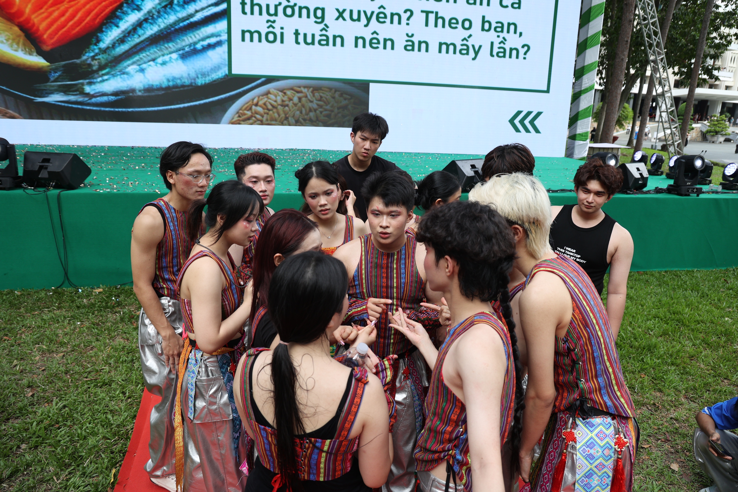 Bùng nổ sân khấu với màn trình diễn giành Giải đặc biệt tại Ngày Dinh dưỡng cộng đồng Việt Nam lần 6- Ảnh 2. Bùng nổ sân khấu với màn trình diễn giành Giải đặc biệt tại Ngày Dinh dưỡng cộng đồng Việt Nam lần 6- Ảnh 2.