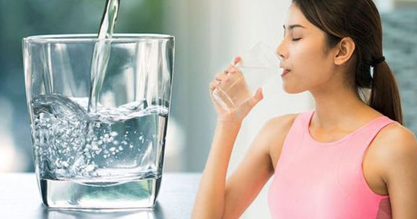 Lợi ích tuyệt vời của việc uống đủ nước đối với sức khỏe