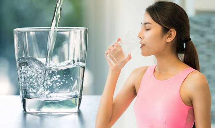 Lợi ích tuyệt vời của việc uống đủ nước đối với sức khỏe- Ảnh 1. Lợi ích tuyệt vời của việc uống đủ nước đối với sức khỏe- Ảnh 1.