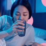 Uống nước trước khi ngủ: Lợi ích và tác hại cần biết