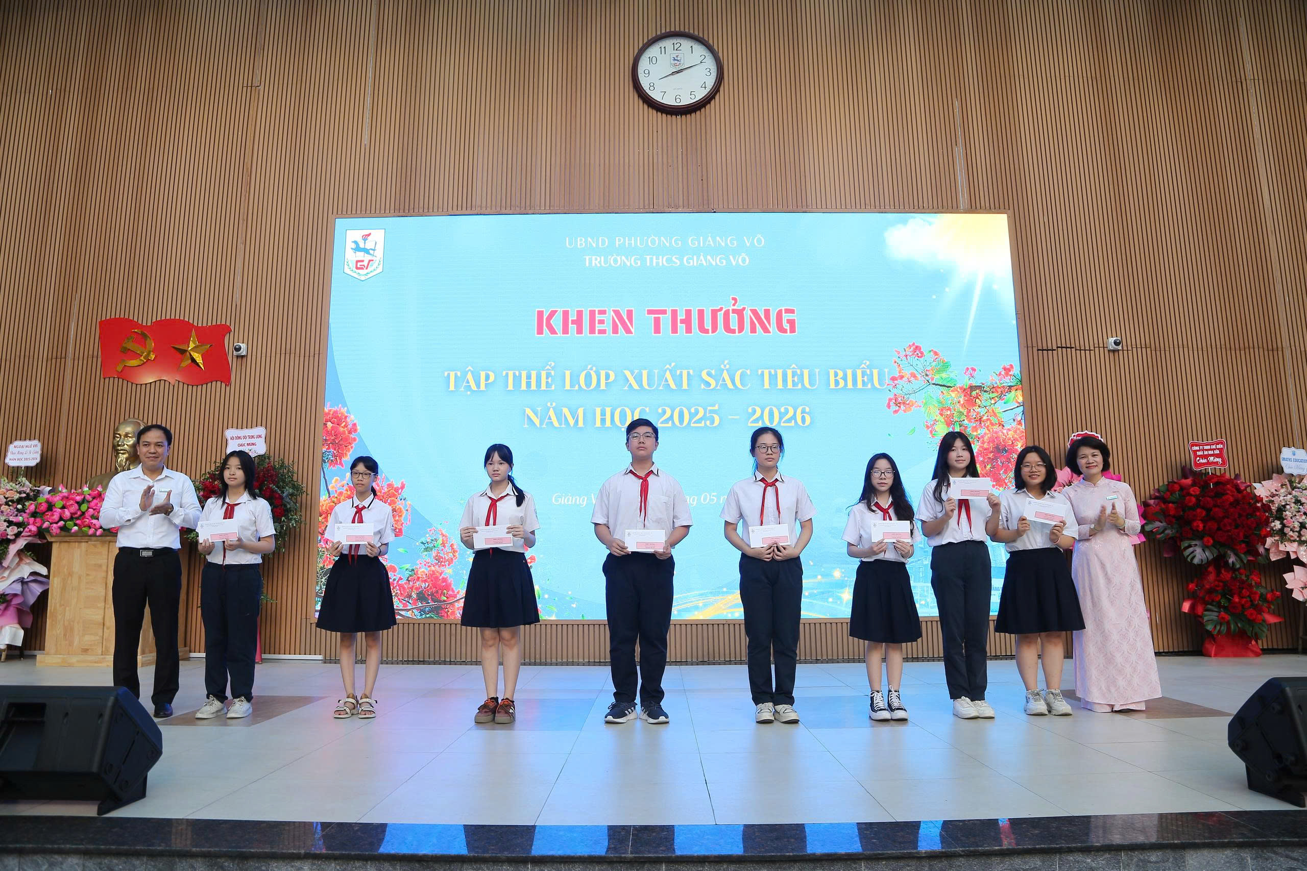 Lời dặn học trò ‘khép lại trang sách’ để mở ra mùa hè trải nghiệm của cô Hiệu trưởng- Ảnh 2. Lời dặn học trò ‘khép lại trang sách’ để mở ra mùa hè trải nghiệm của cô Hiệu trưởng- Ảnh 2.