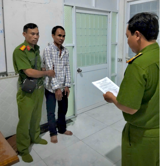 1000051240-17803126871901278813908 Vừa ra tù 3 ngày, Huỳnh Thanh Phong đột nhập nhà dân trộm iPhone 14 Pro- Ảnh 1.