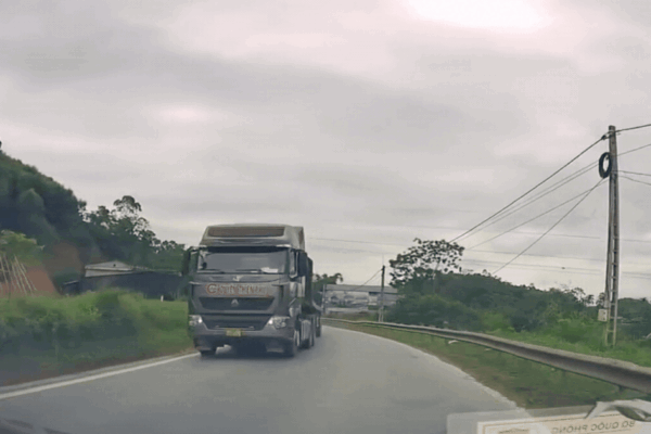Cục CSGT chỉ ra ‘kinh nghiệm sống còn’ sau vụ ô tô vượt ẩu bất chấp an toàn