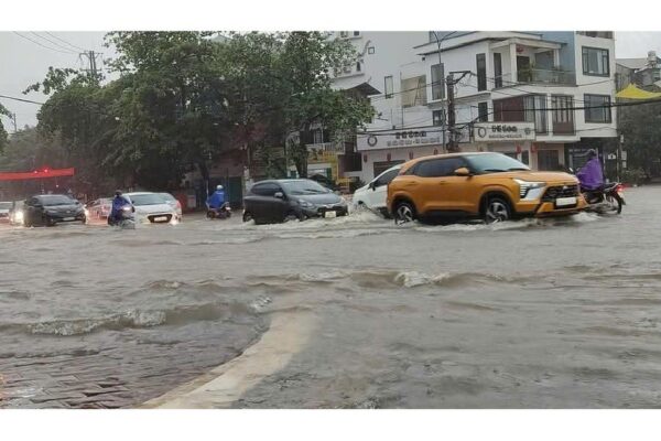 Cảnh báo mưa rất lớn, lũ trên các sông ở miền Bắc lên nhanh