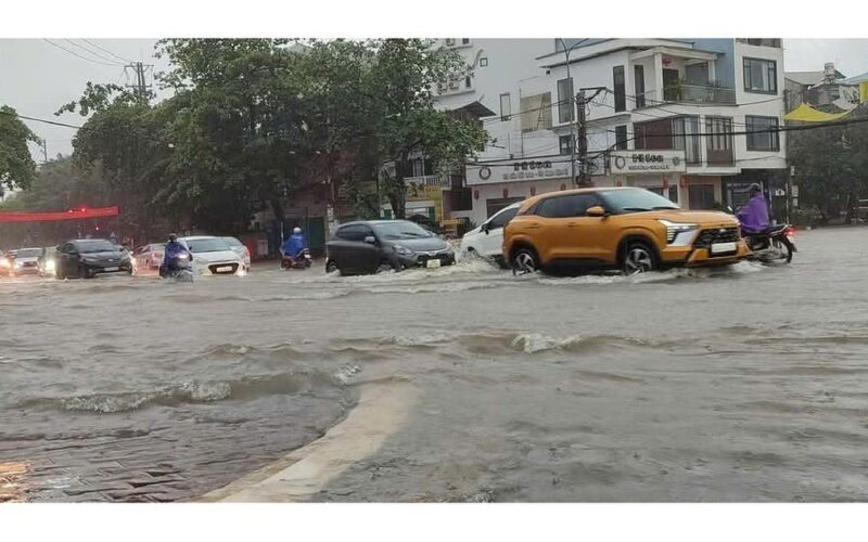 Cảnh báo mưa rất lớn, lũ trên các sông ở miền Bắc lên nhanh