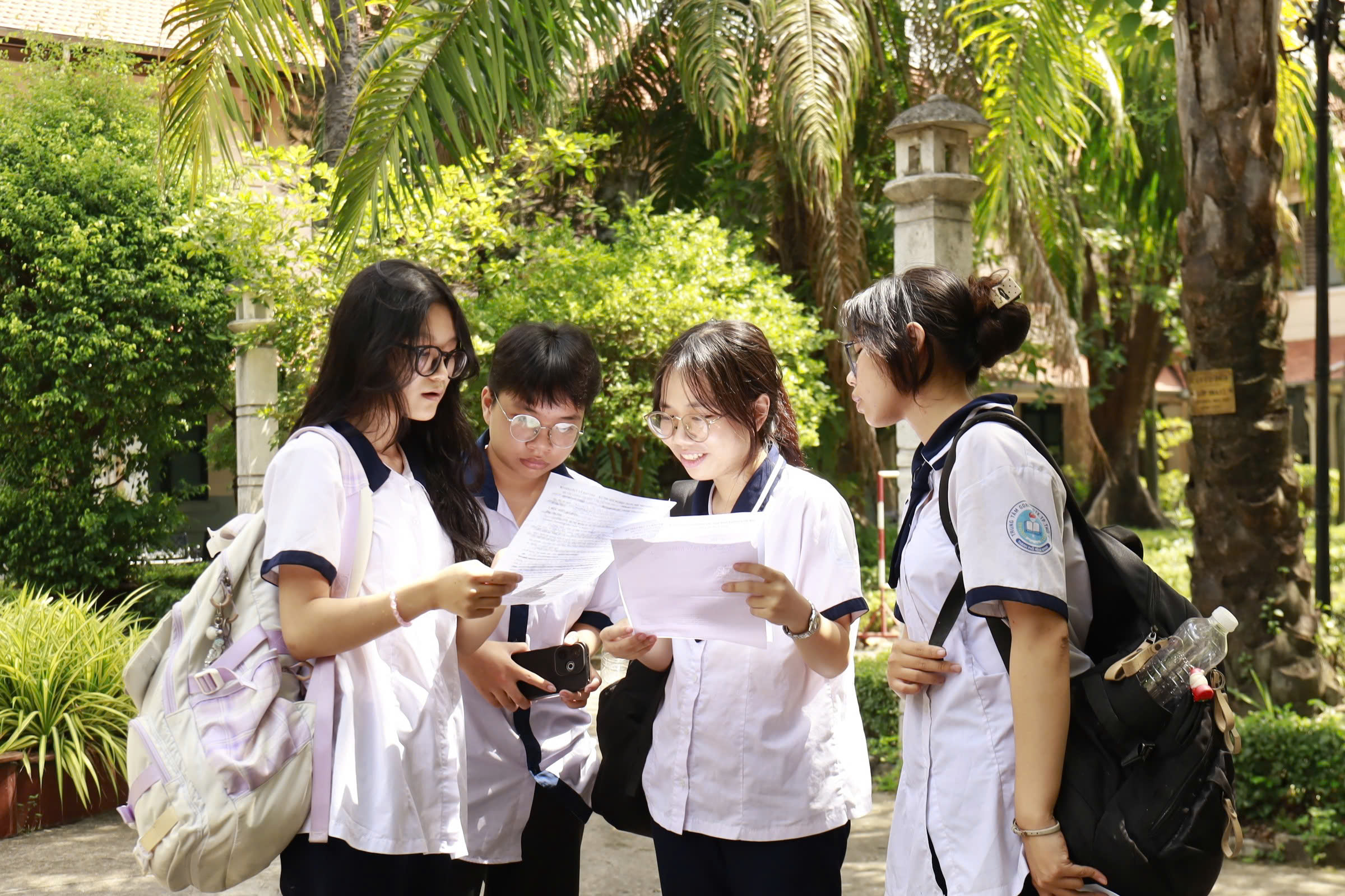 van-17811566502421603294935 Hơn 500 thí sinh vắng thi môn Ngữ văn tại TPHCM, một thí sinh phải nhập viện cấp cứu- Ảnh 1.