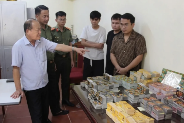 Bán vé cào trúng thưởng giả, nhóm đối tượng lừa đảo hàng nghìn người