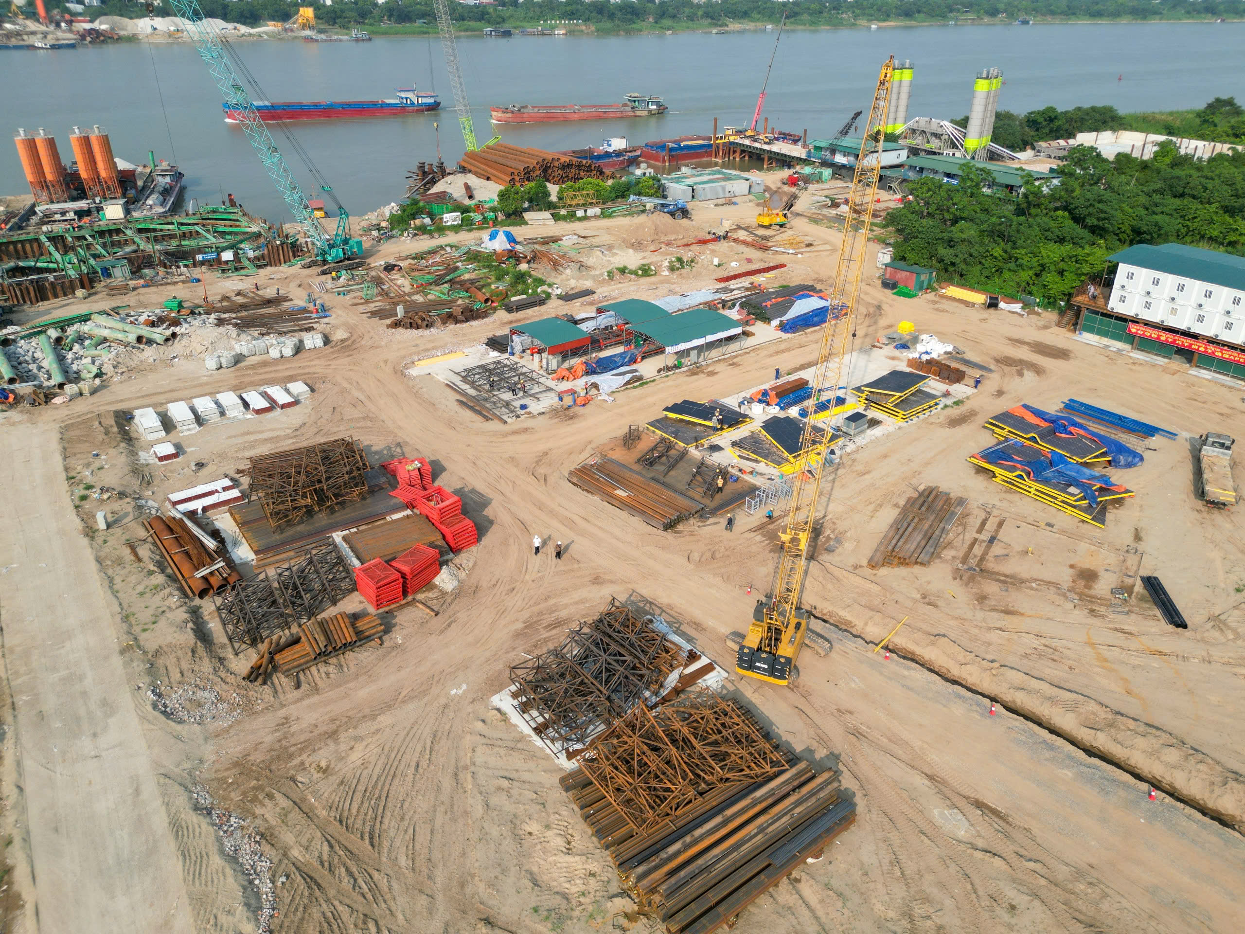 z78868051843730e7a49632d5771d306b60e7206390e48-17803284740541050862575 Phá dỡ loạt công trình tại phường Hồng Hà phục vụ thi công cầu Tứ Liên - Ảnh 10.