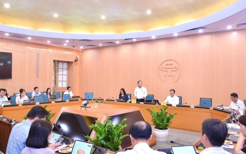 Hà Nội chỉ hỗ trợ hộ nghèo, gia đình chính sách khi chuyển đổi xe xăng sang xe điện