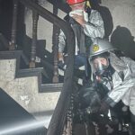 Cháy nhà dân lúc 4h sáng ở Hà Nội, cảnh sát lao vào giải cứu 2 người mắc kẹt