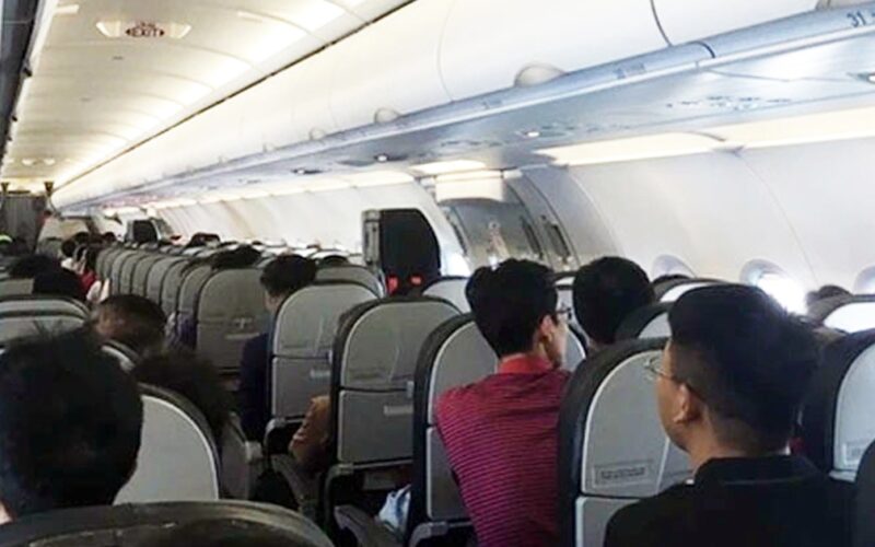 Những hành vi này khiến hành khách bị cấm bay vĩnh viễn theo quy định mới nhất