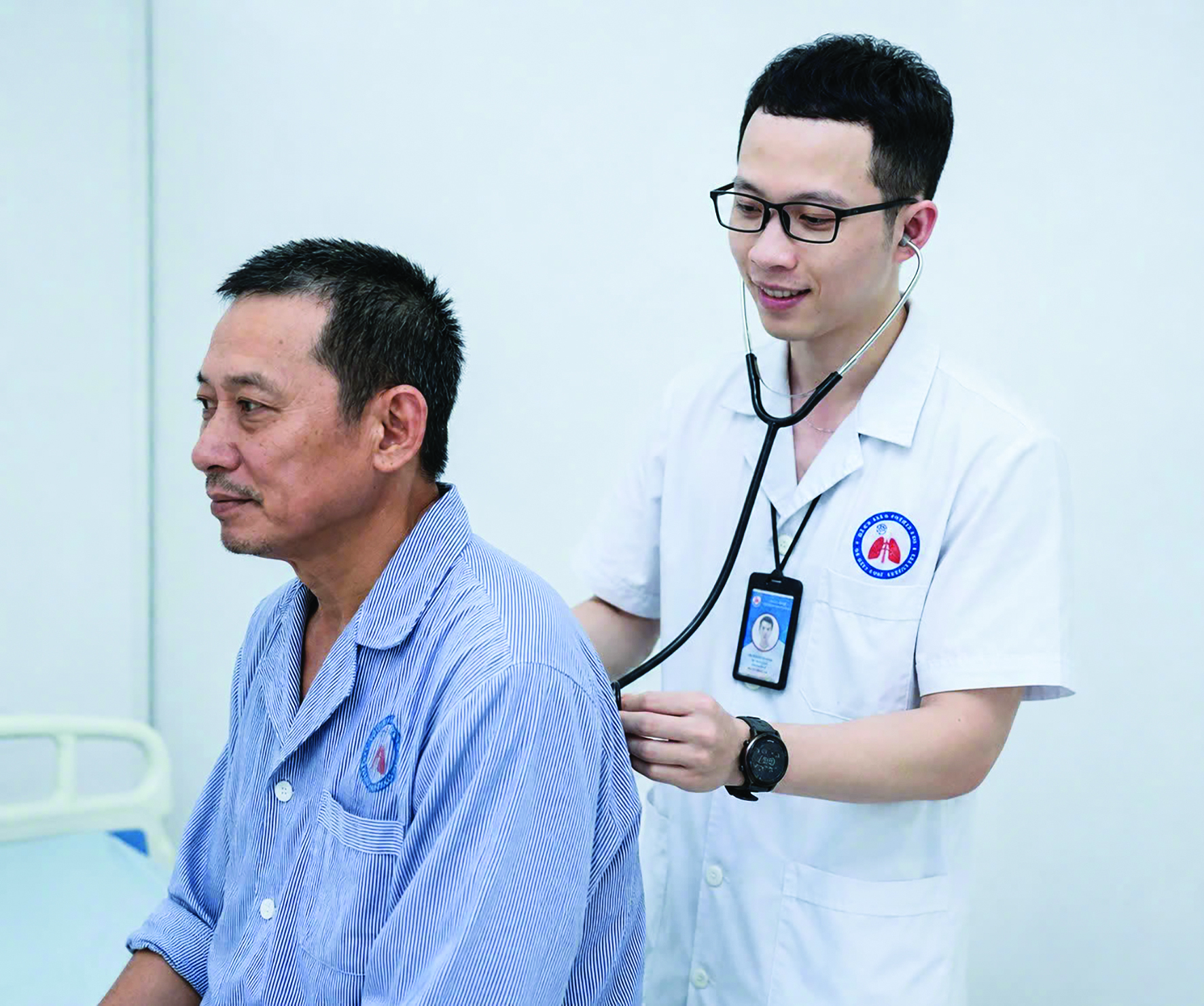 Lá chắn bảo vệ sức khỏe cộng đồng mạng trước tin giả- Ảnh 3.