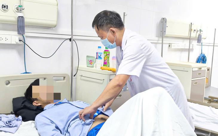 Camera Bệnh viện ghi lại Ca cấp cứu xuất huyết não sau trận nhậu - Ảnh 4.