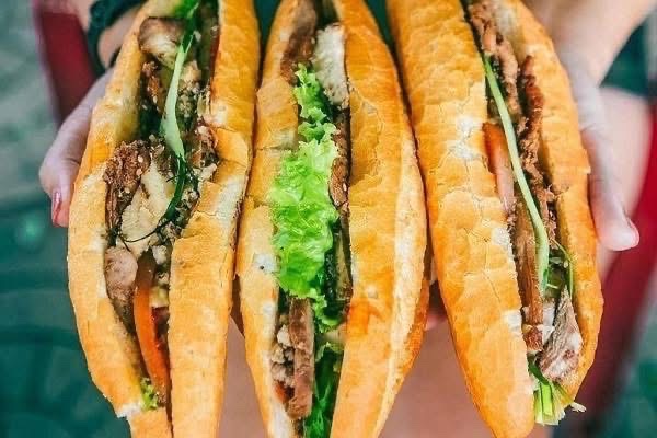 Hàng chục người nhập viện sau ăn bánh mì ở Đồng Tháp, Bộ Y tế yêu cầu làm rõ nguyên nhân- Ảnh 1.