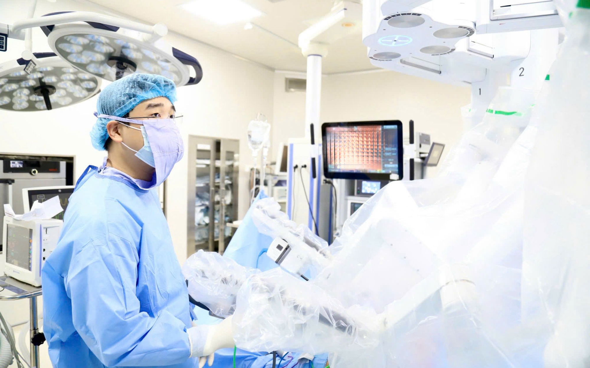 Bước tiến mới trong điều trị ung thư xương trẻ em: Thay khớp tăng trưởng nhân tạo cho bệnh nhi 6 tuổi- Ảnh 3.
